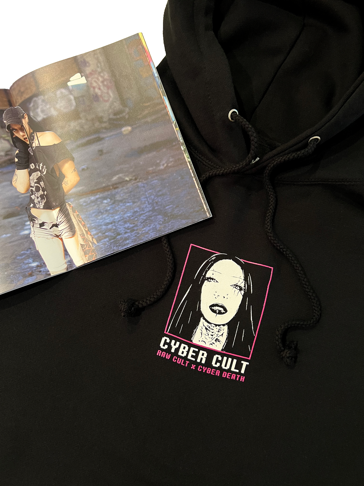 RAW CULT | Ensemble sweat à capuche/zine CYBER CULT