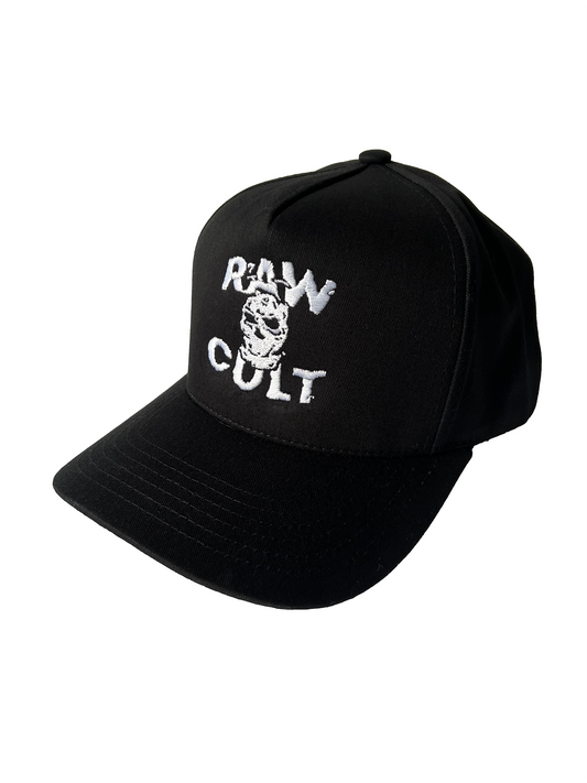 RAW CULT | Gorra con máscara bordada CULT - Blanco sobre negro