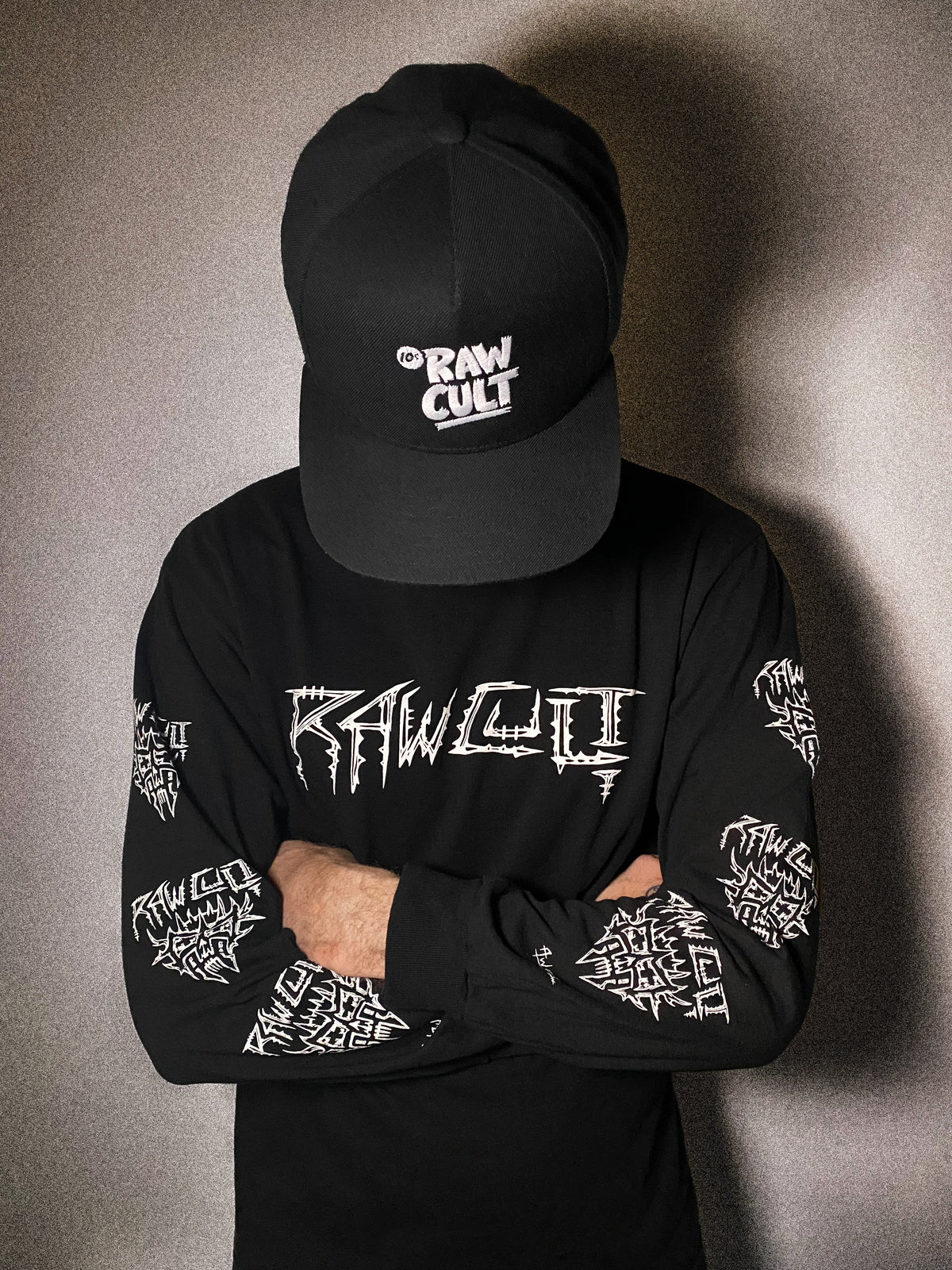 RAW CULT | Camiseta de manga larga terrestre RAW CULT (negra) | Ilustración de Away